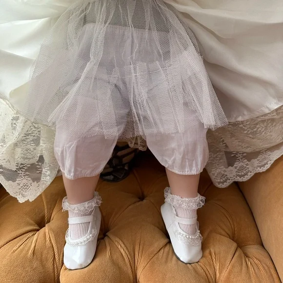 Porcelain Doll - Picture 4 of 16